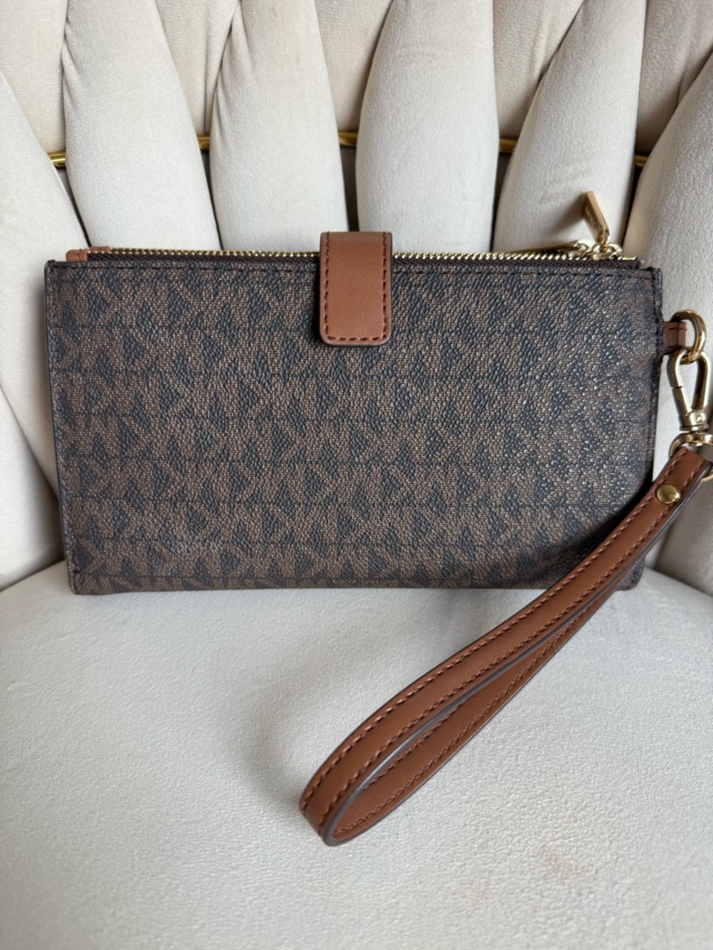 Michael Kors Jet Set Wristlet - Picture 2 of 11